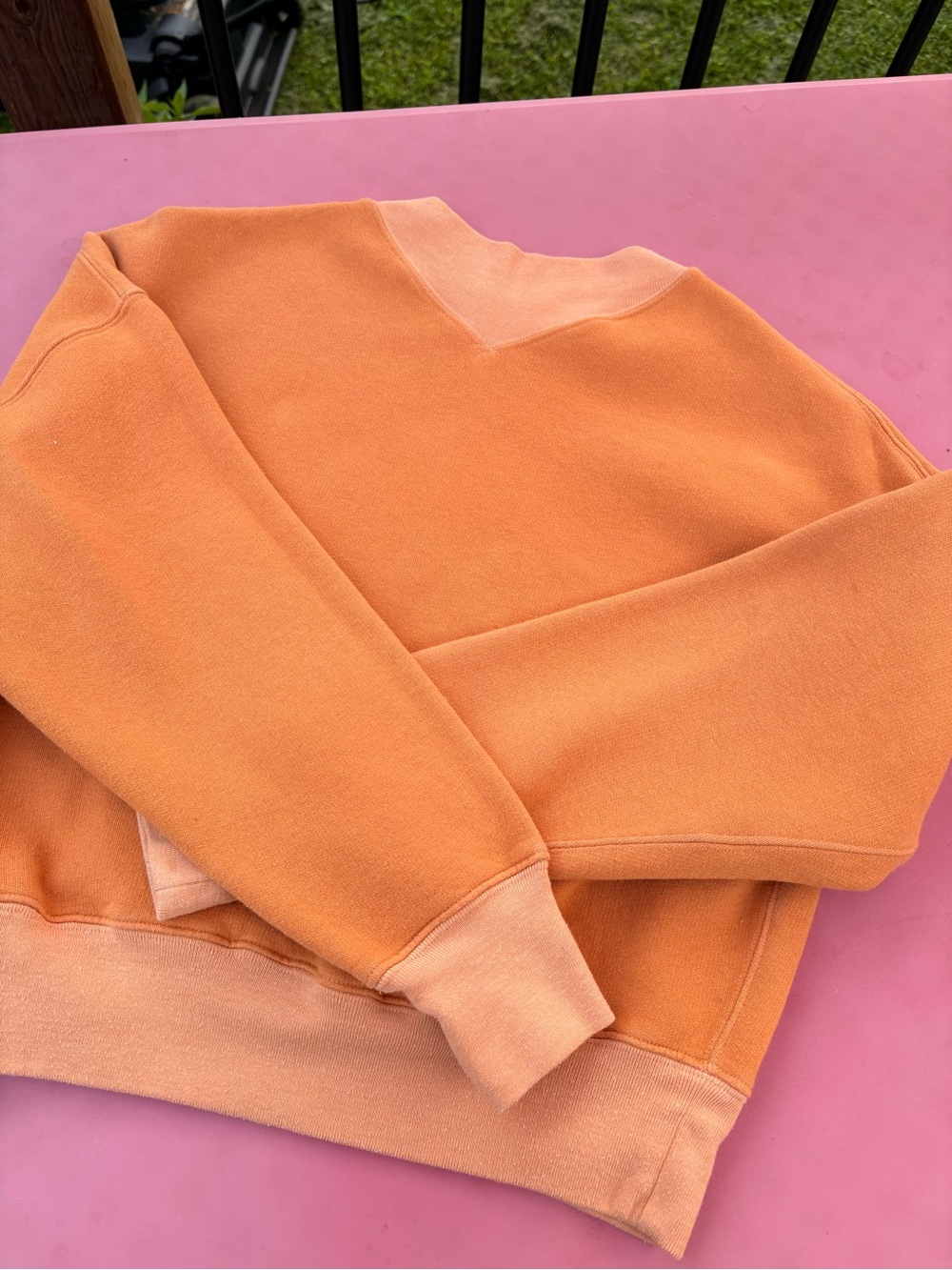 Wilfred Cropped Burnt Orange V-Neck Sweatshirt